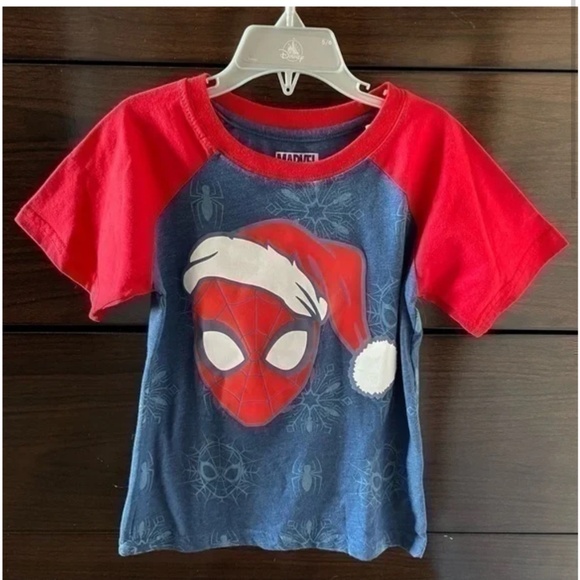 Marvel Spiderman Christmas Santa Hat Boy Shirt Size 6 - Picture 7 of 7
